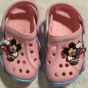 Mickey Mouse Toddler Croc type shoe sz 8.5 UK25